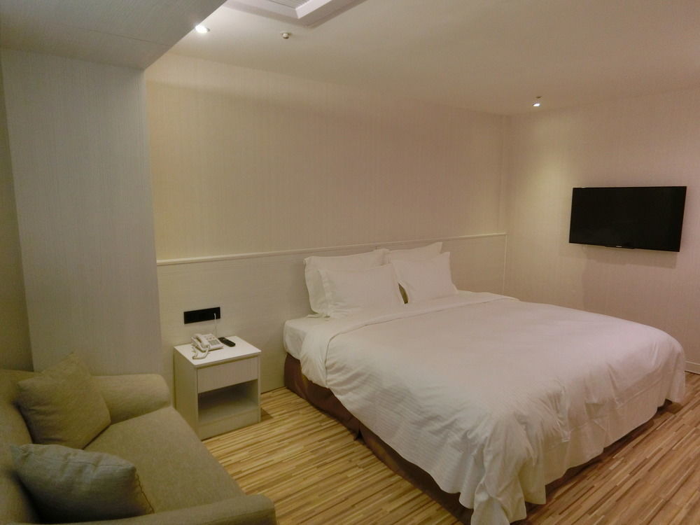 Wemeet Hotel Pingtung Ngoại thất bức ảnh