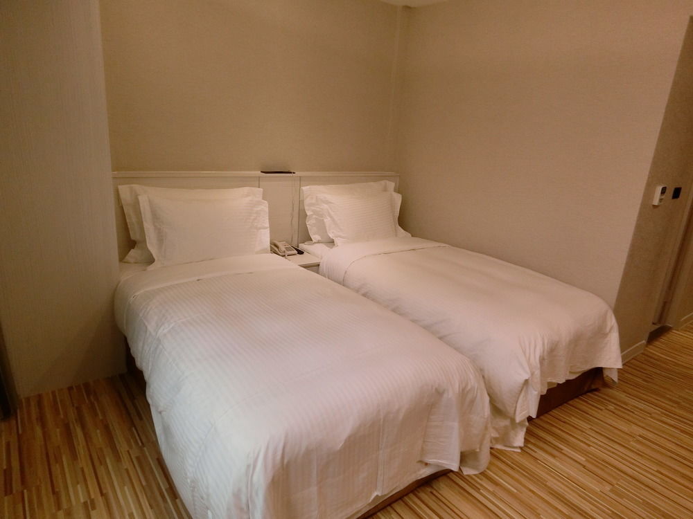 Wemeet Hotel Pingtung Ngoại thất bức ảnh